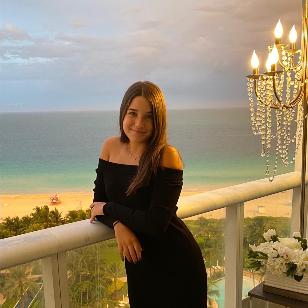 Meet your Posher, Eva